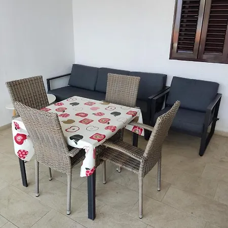Apartment F2 Lumbarda